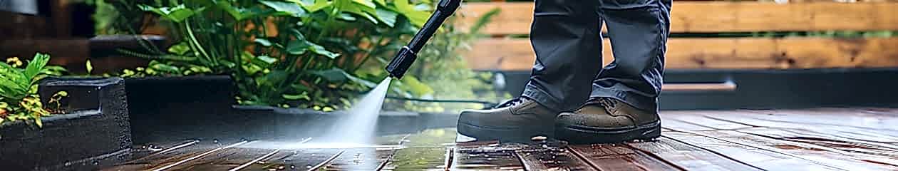 Power washing deck