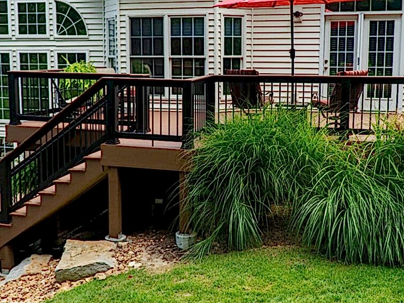 Picture Frame Deck Feature 1 Picture frame deck with garden below