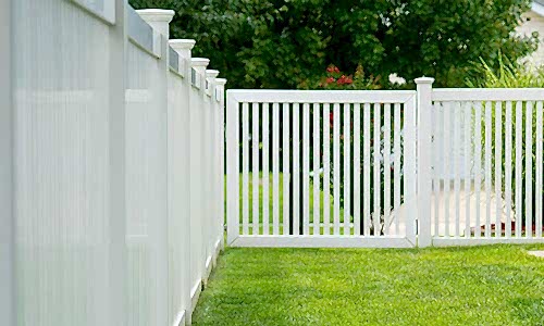 Fence Materials – Vinyl White vinyl fence